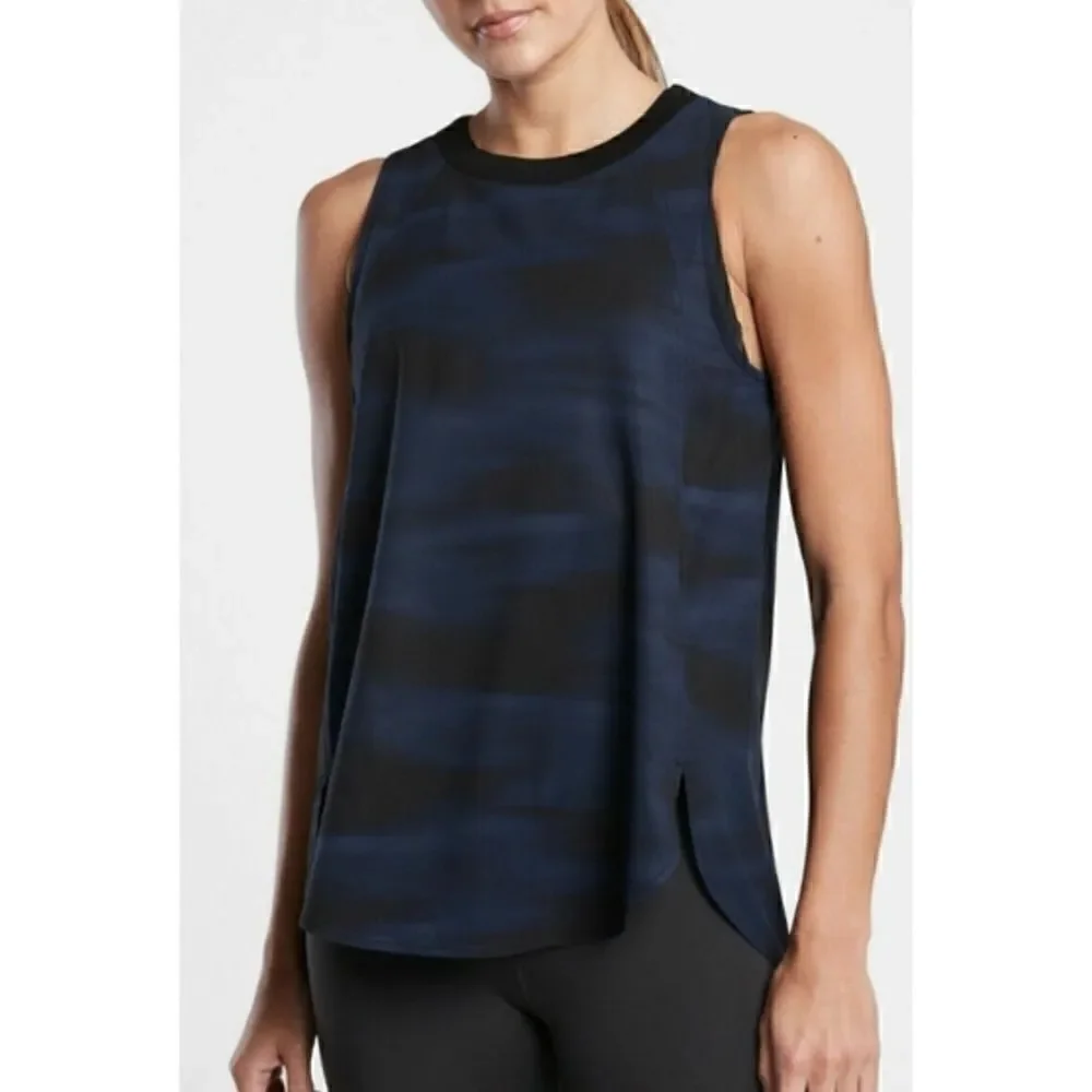 ATHLETA ZEPHYR PRINT TANK IN BLURRED CAMO NAVY SIZE XS NWOT